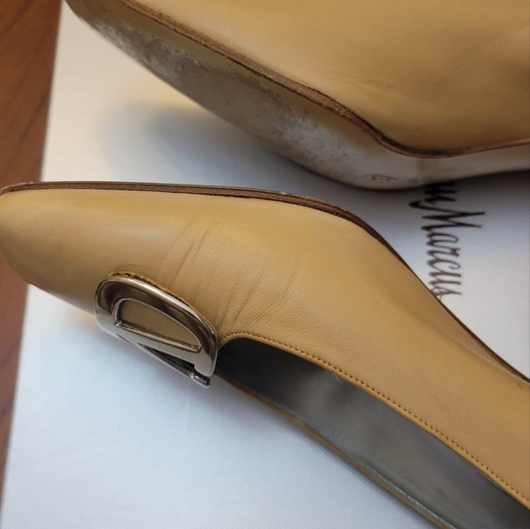 Valentino "Miss V" Signature Heels Size 7 - Picture 7 of 11